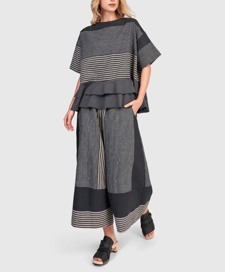 New Arrival🔥Women's Loose Casual Striped Two-Piece Set with Tiered Hem Top & Wide-Leg Pants