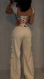 Conjunto informal de top con tirantes y estampado con cuello cuadrado para mujer y pantalones cargo con múltiples bolsillos