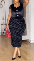 Vestido elegante de mujer con manga casquillo y cintura ajustada