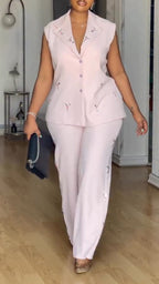 Conjunto de chaqueta sin mangas con cuello y pedrería, y pantalón con estampado para mujer