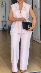 Conjunto de chaqueta sin mangas con cuello y pedrería, y pantalón con estampado para mujer