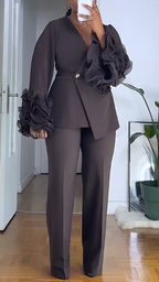 Conjunto de temperamento para ir al trabajo: chaqueta con cuello en V, manga farol con volantes y pantalón, de color liso para mujer.