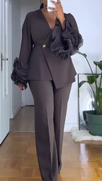 Conjunto de temperamento para ir al trabajo: chaqueta con cuello en V, manga farol con volantes y pantalón, de color liso para mujer.