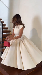 Vestido de temperamento con corte tridimensional y cuello redondo para mujer