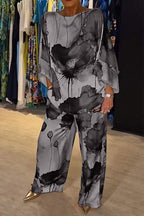 Traje informal de satén estampado con cuello redondo
