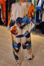 Traje informal de satén estampado con cuello redondo